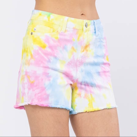 Judy Blue | Swirl Tie Dye High Waist Shorts 150082 - Picture 4 of 8